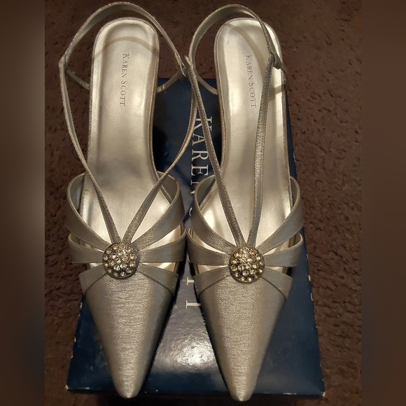 Karen Scott Silver heels - Picture 1 of 6